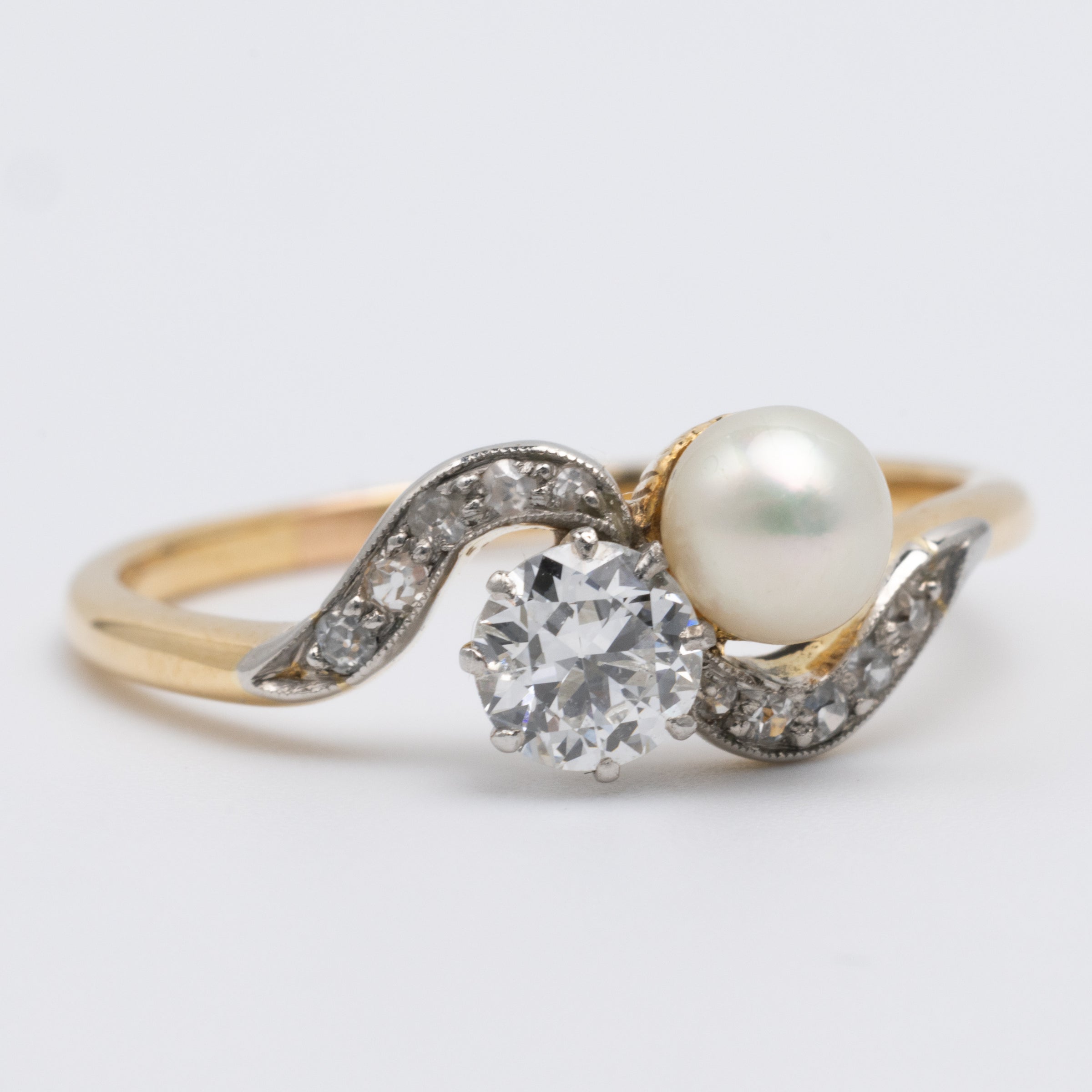 18K Yellow Gold 0.40 Carat Diamond And Peal Ring