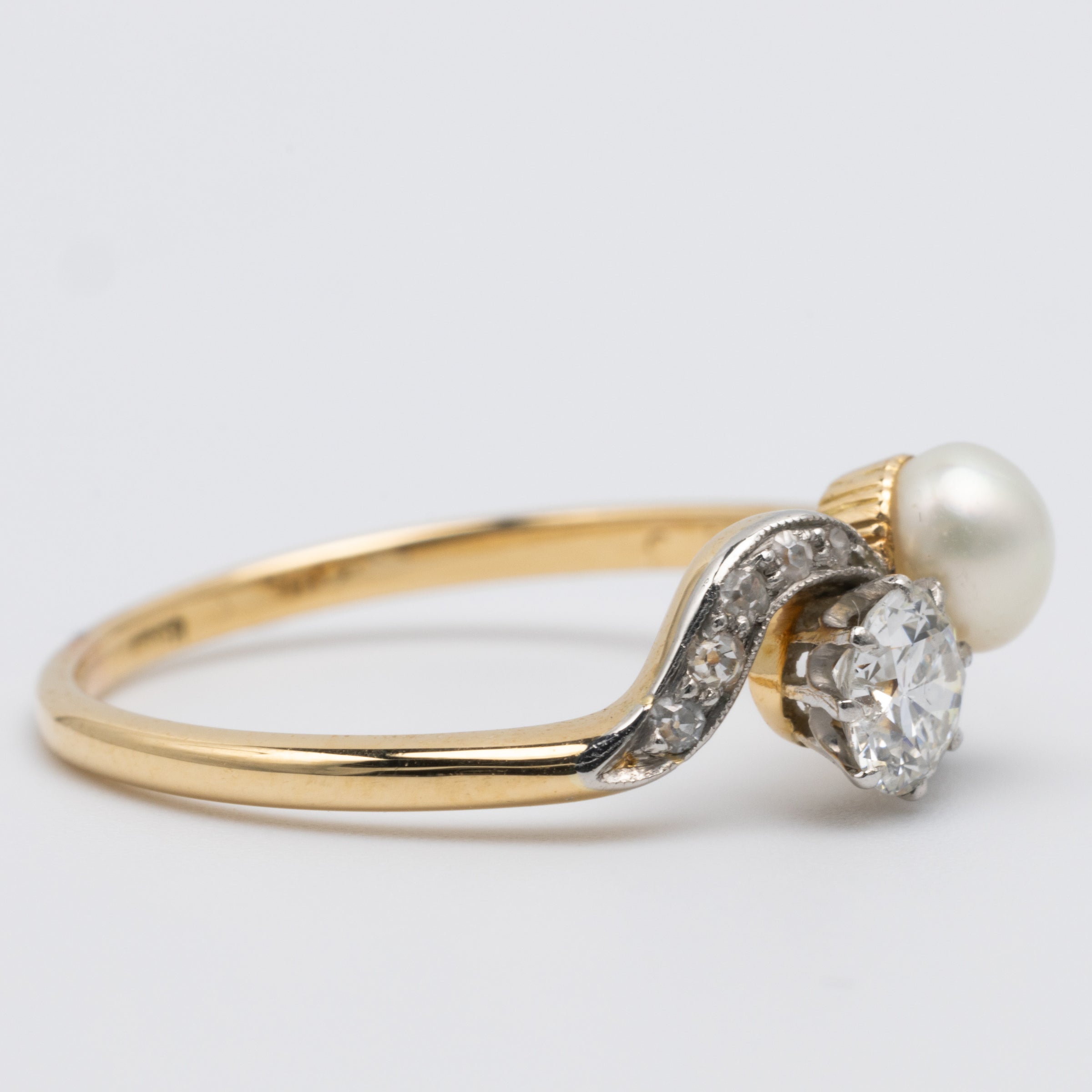 18K Yellow Gold 0.40 Carat Diamond And Peal Ring