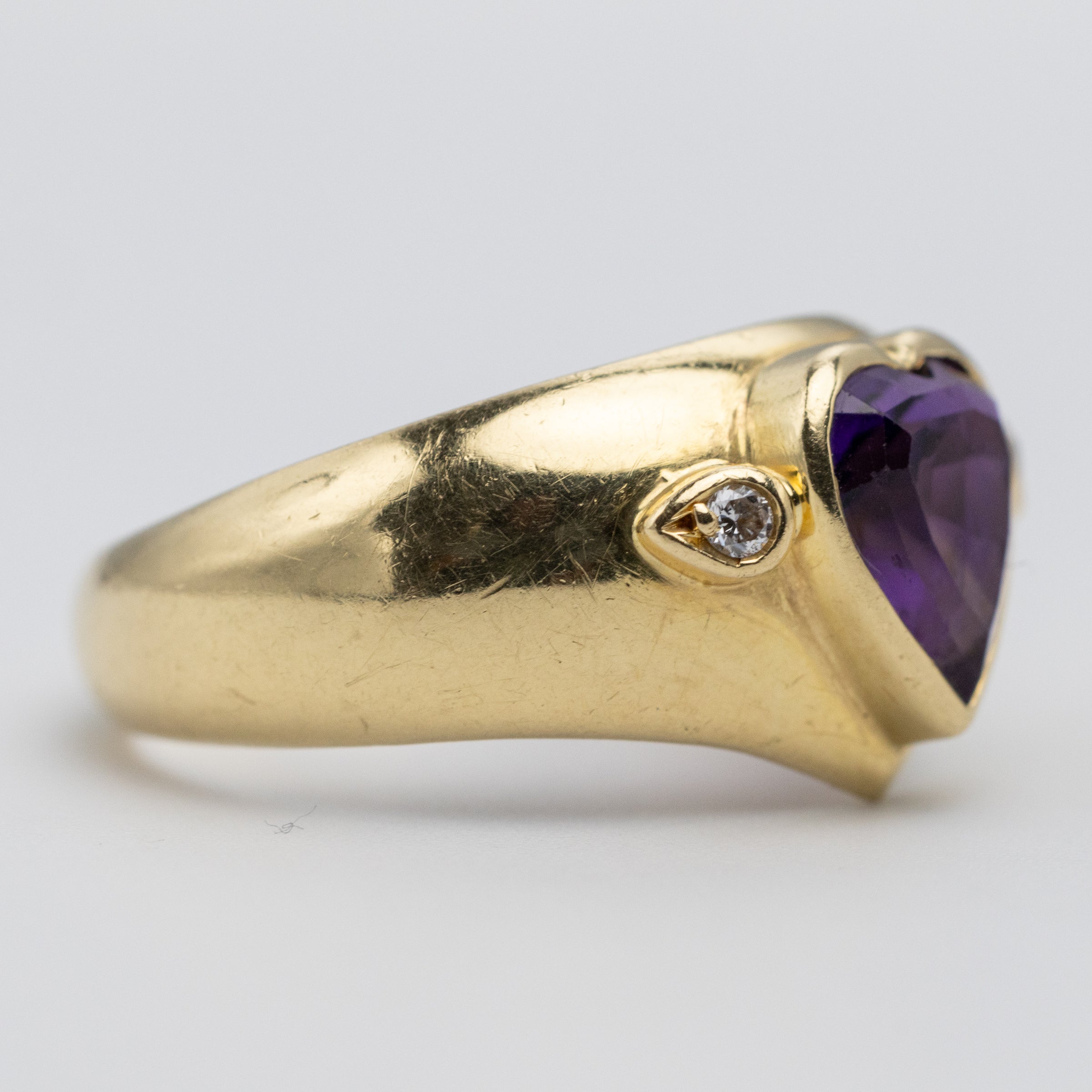 18K Yellow Gold Heart Shaped Amethyst & Diamond Ring