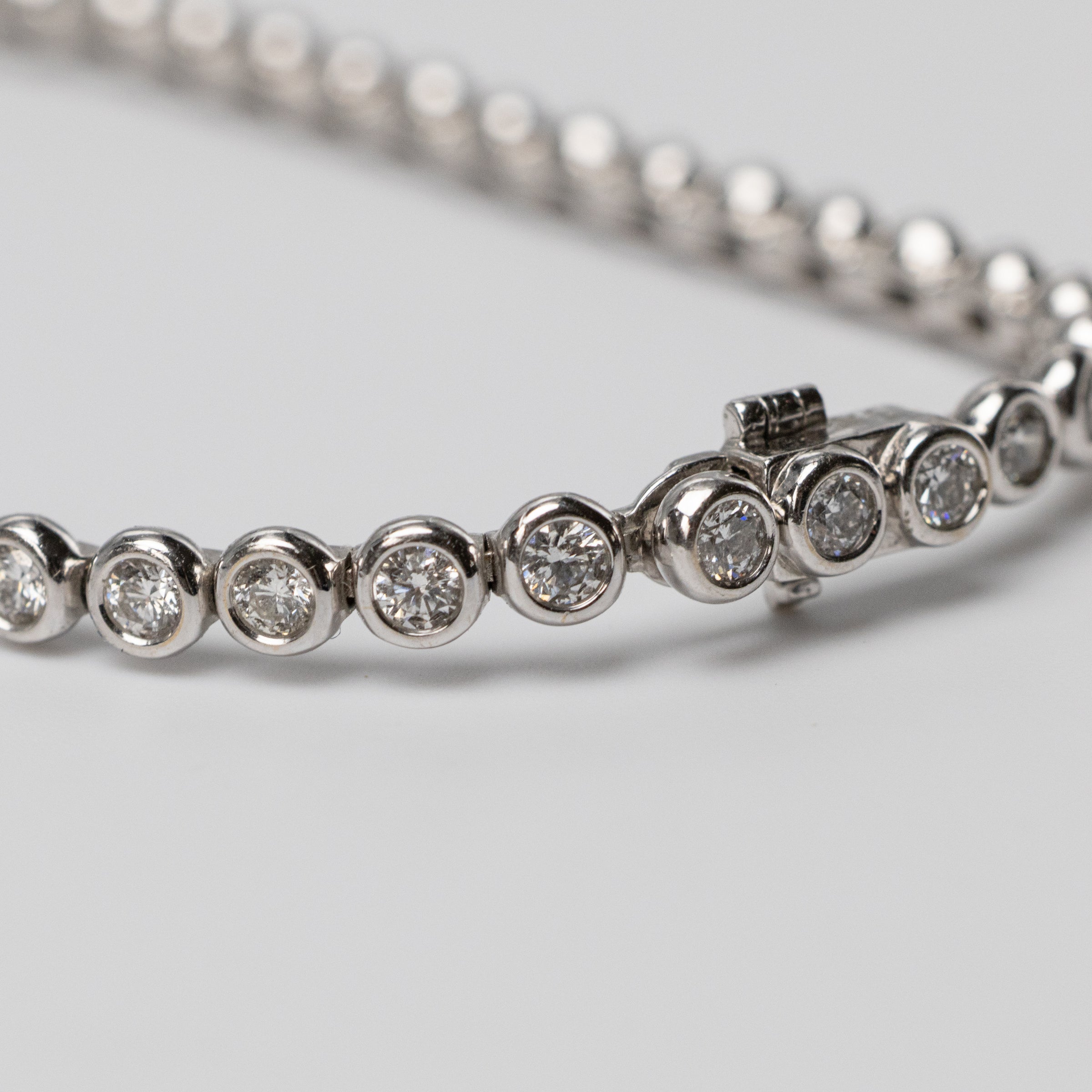 18K Bezel Set 3.04ct Diamond Tennis Bracelet