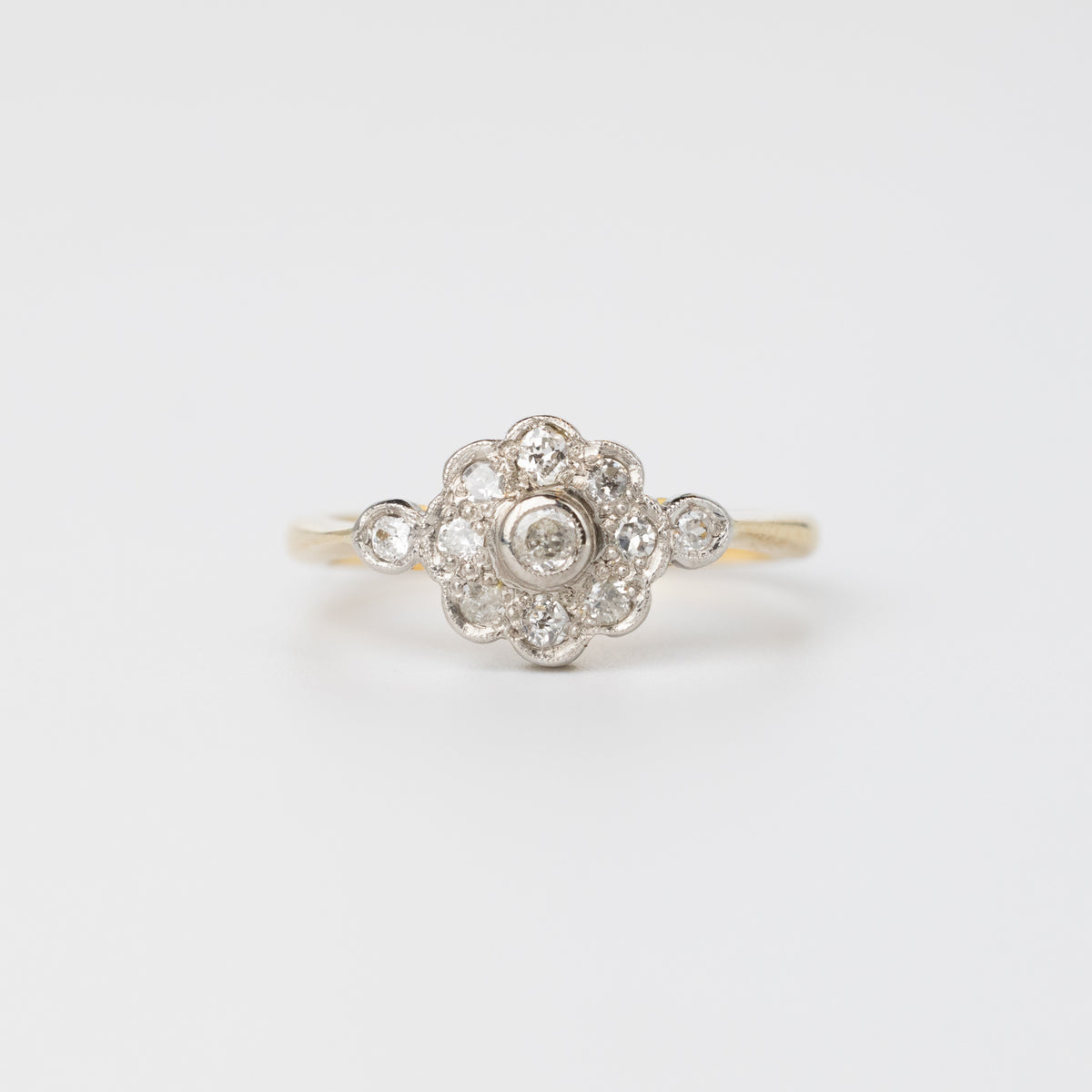 18K Diamond Flower Design Ring