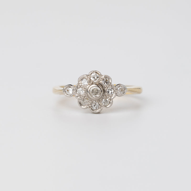 18K Diamond Flower Design Ring
