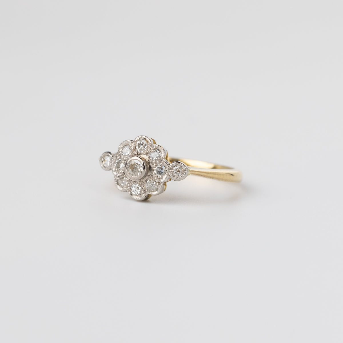 18K Diamond Flower Design Ring