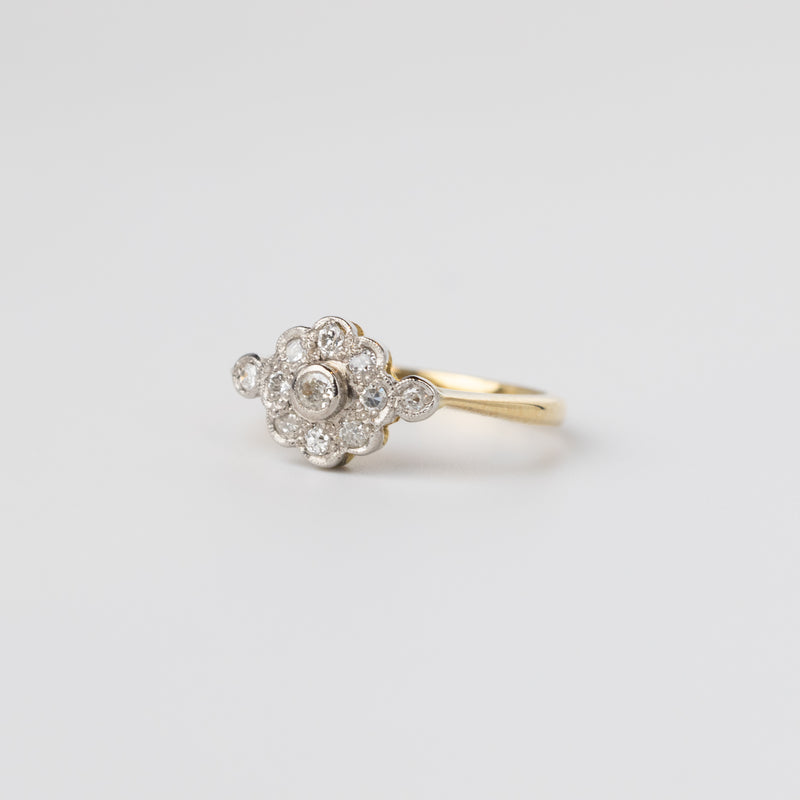 18K Diamond Flower Design Ring