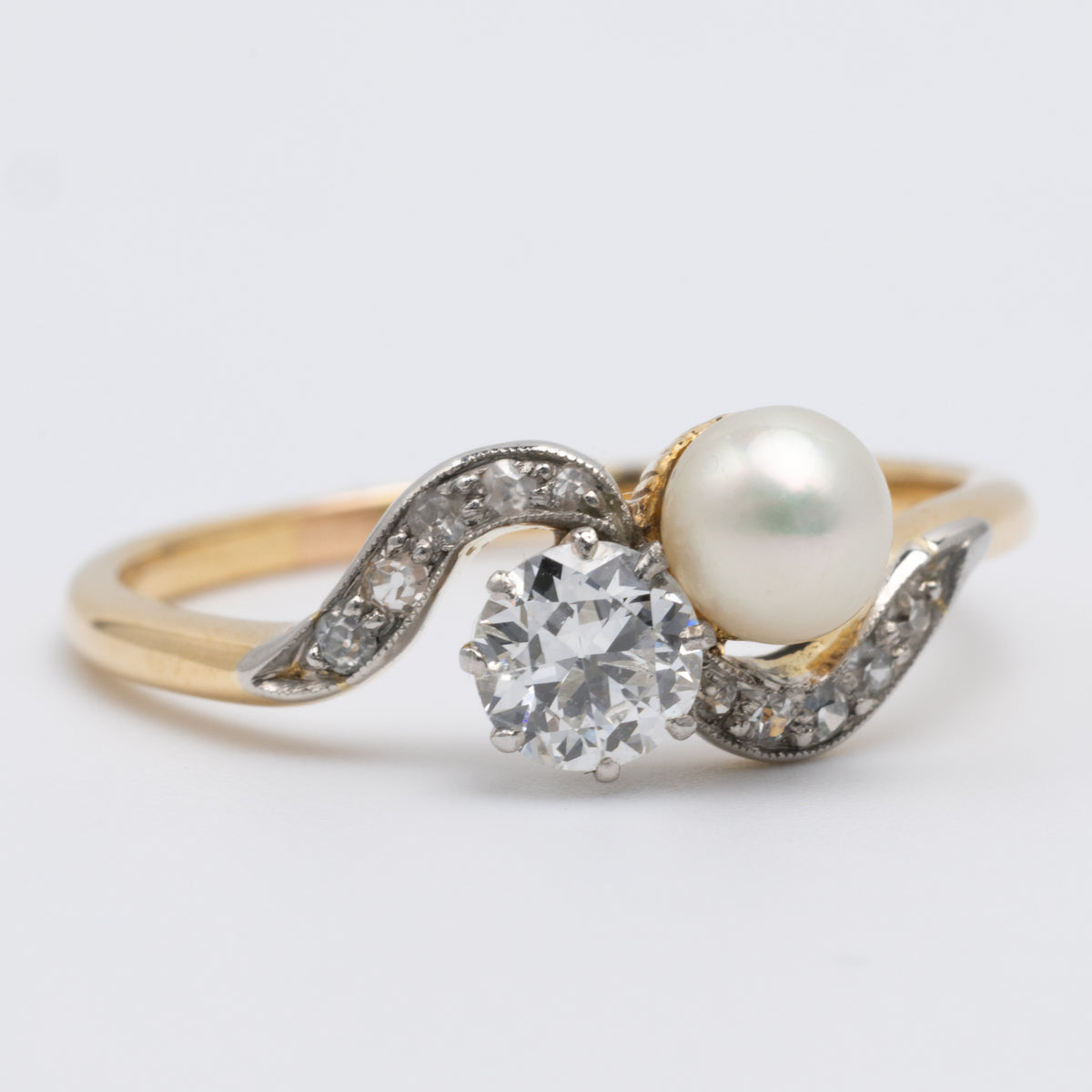 18K Yellow Gold 0.40 Carat Diamond And Peal Ring