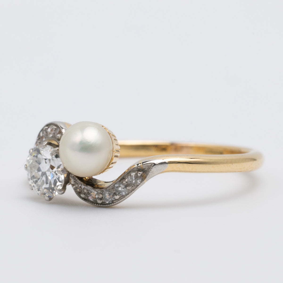 18K Yellow Gold 0.40 Carat Diamond And Peal Ring