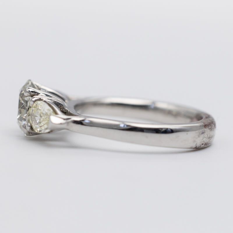 Beautiful Platinum Diamond Trilogy Ring With Natural Yellow Side Stones
