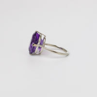 Oval amethyst ring