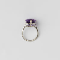 Oval amethyst ring