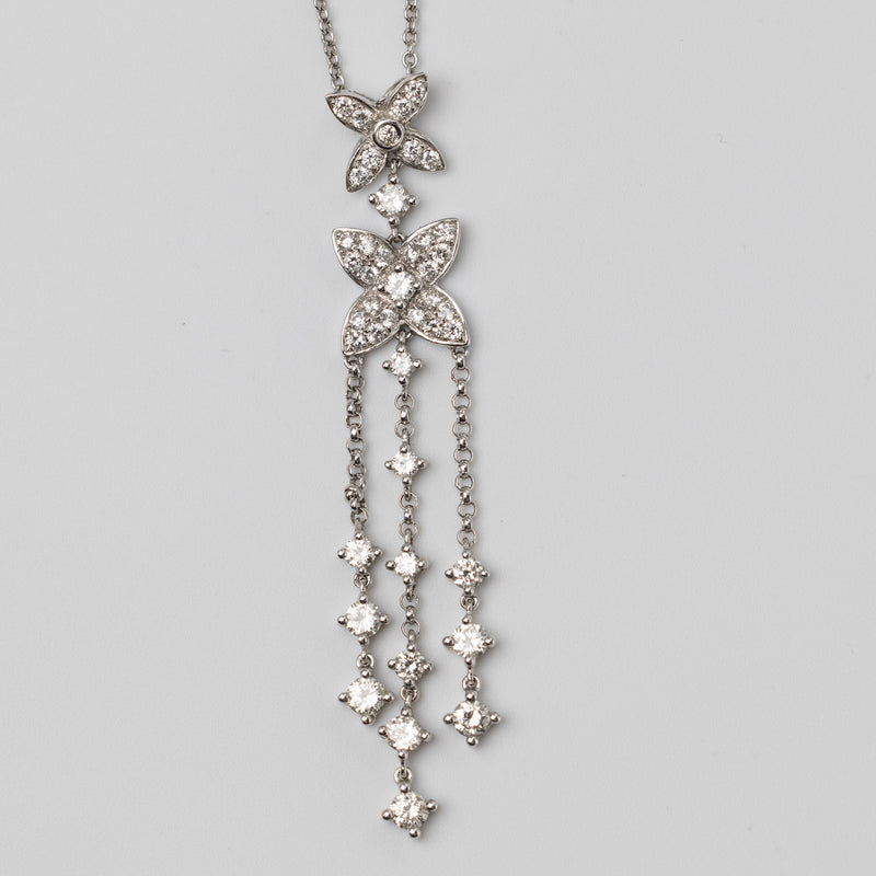 An Elegant 18K White Gold Diamond Pendant