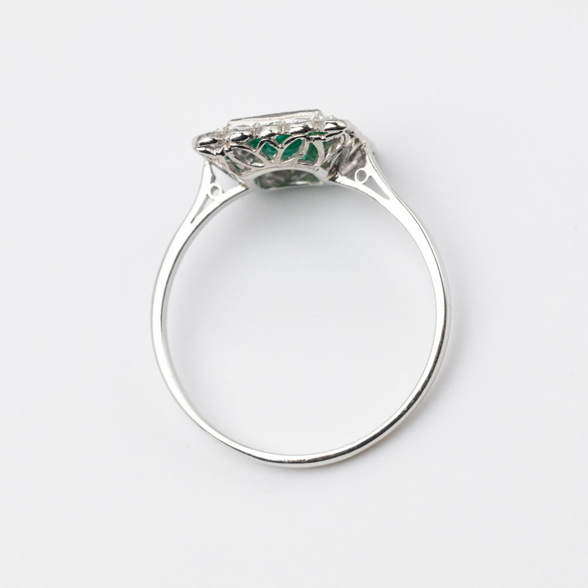 emerald and diamond ring side 