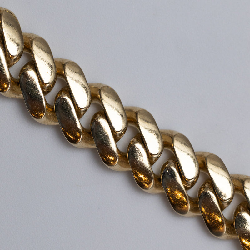 Cuban Curb Chain close up chain