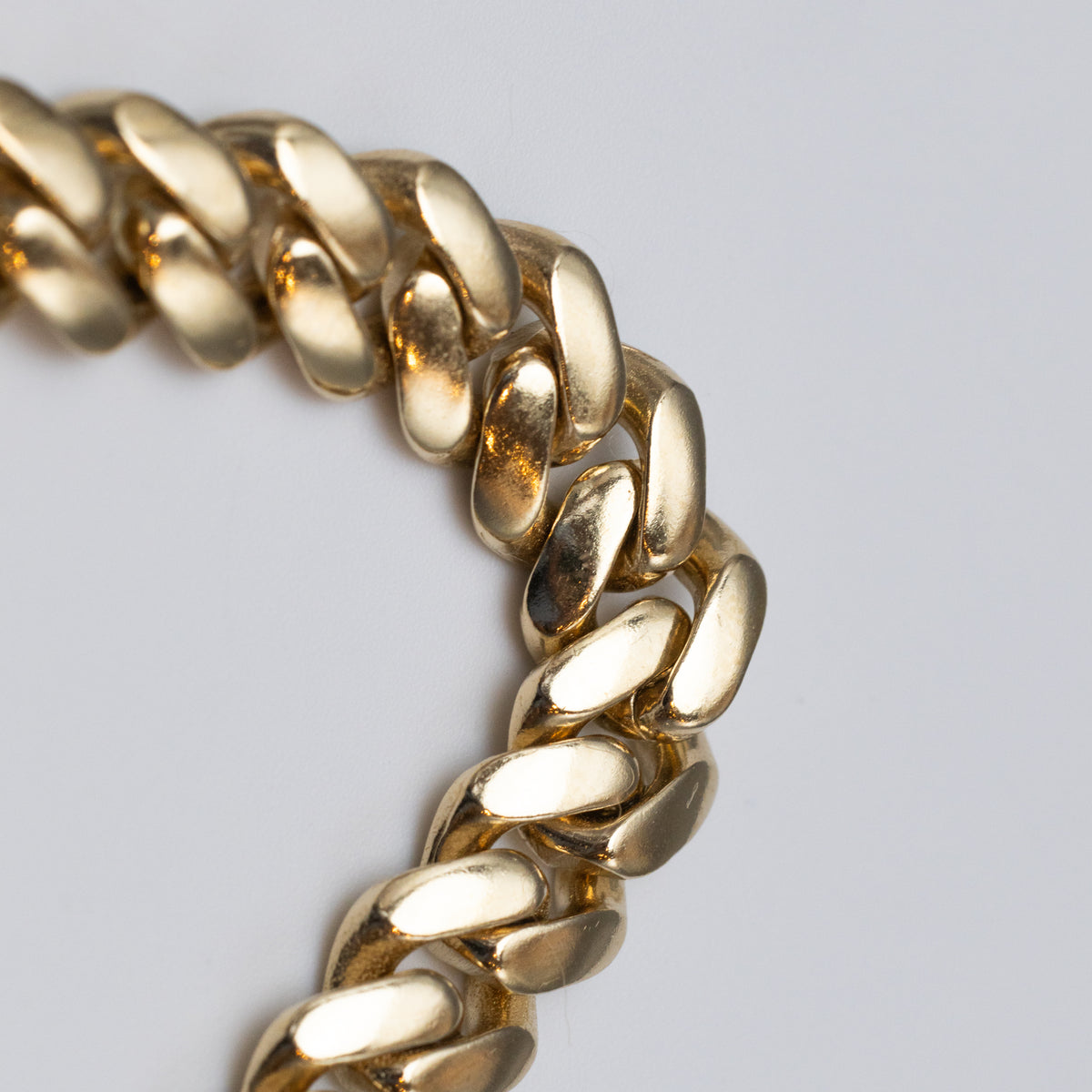 Cuban Curb Chain corner