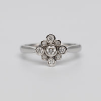 A Pretty 18K White Gold Diamond Ring