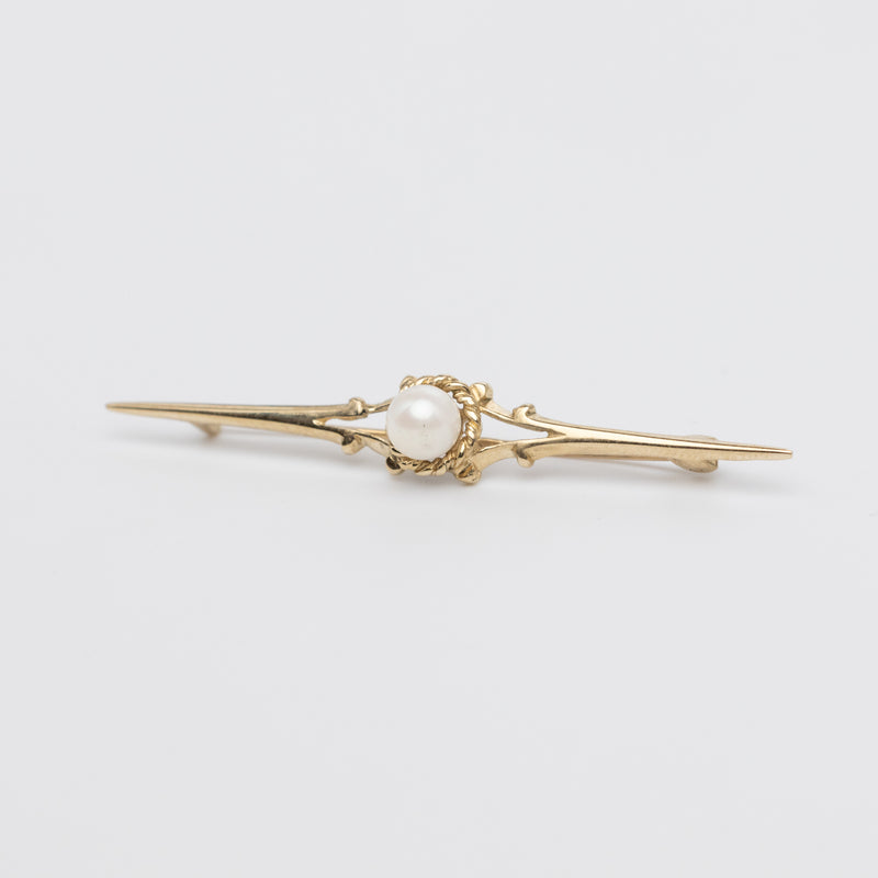A Pretty Gold Pearl Brooch